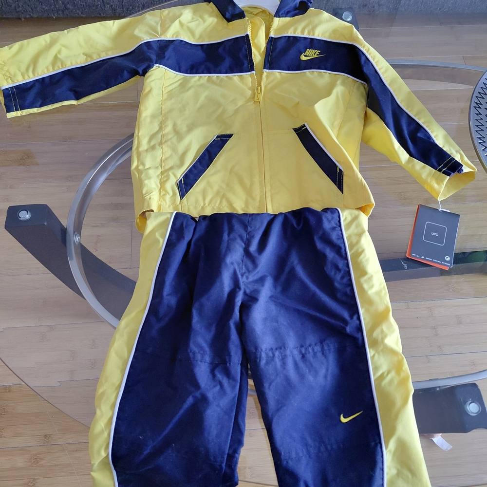 Nike Kids Yellow and Navy Matching Set